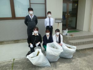 近隣のゴミ拾い、草刈りをしました