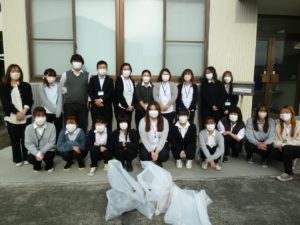 近隣のゴミ拾い活動を行いました